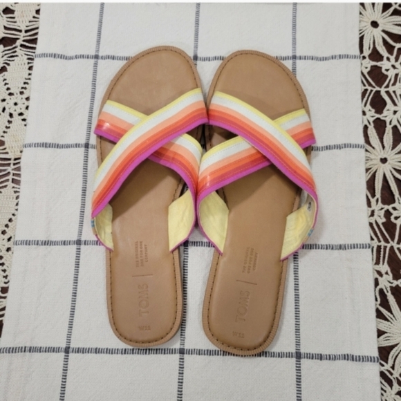 Tom's The Original 1 for 1 Company Women's Viv Striped Flats Slides Slipon Sanda - Picture 2 of 9